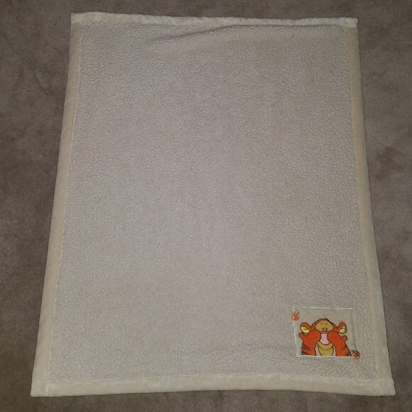 Disney Baby Tigger Baby Blanket White Sherpa Fleece Orange Ladybugs Peek-A-Boo - Picture 4 of 5